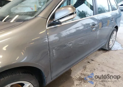 2011 Volkswagen Jetta Sportwagen 2.0L Tdi from USA, damaged, VIN 3VWPL7AJXBM719128